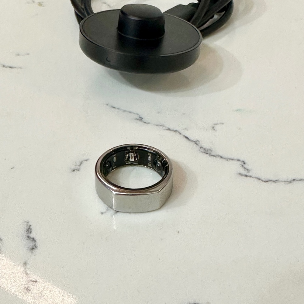 Oura Gen3 Heritage Silver US8 Set with Charger, no box